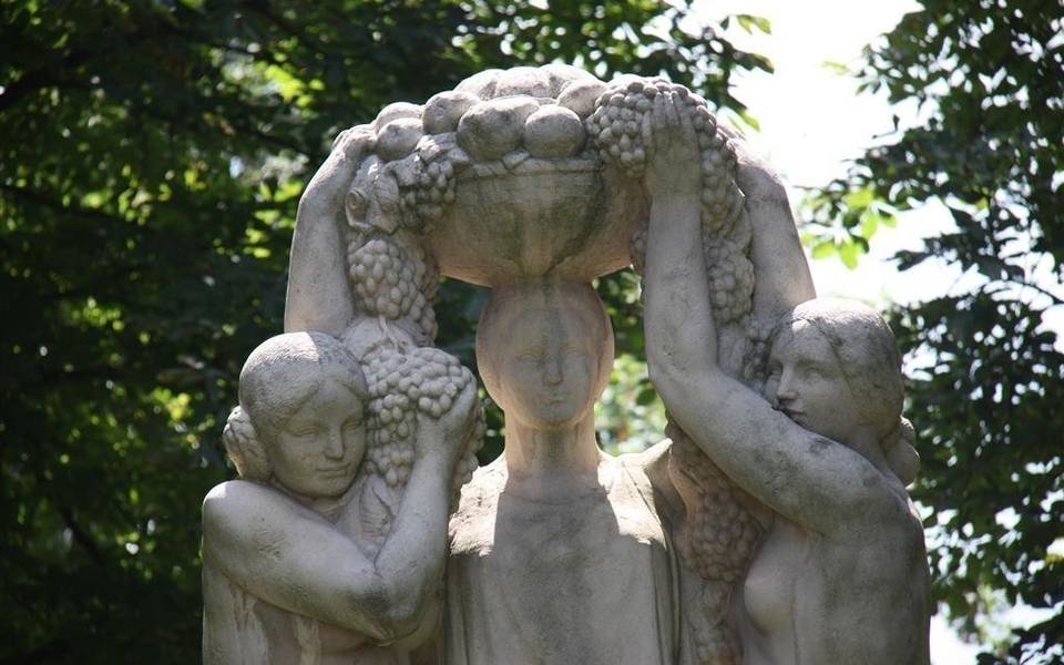 Sculpture "les Présents de la Terre" dit "Les Trois Grâces"