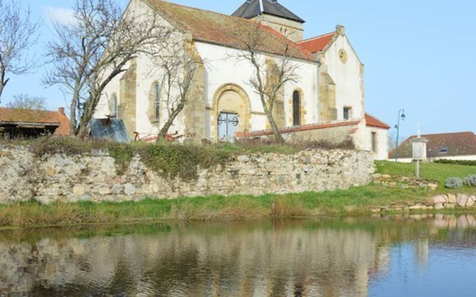 Eglise Saint-Martin et sa mare, Vernusse