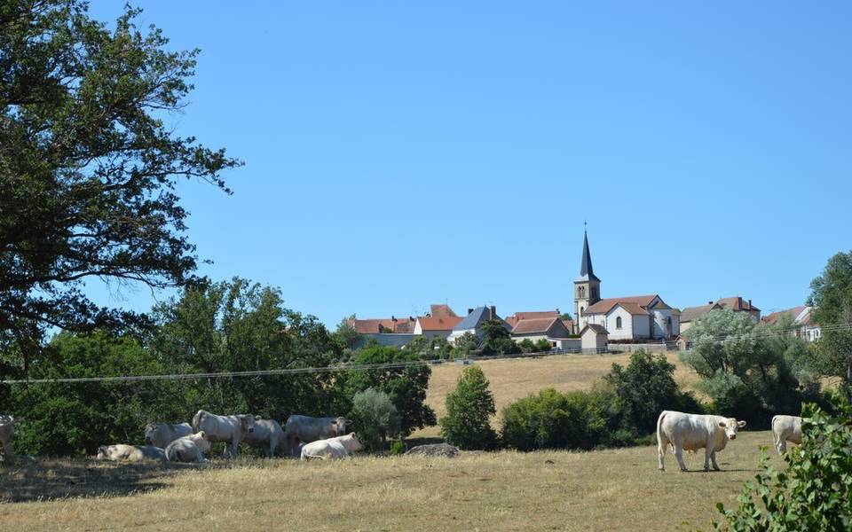 Vue sur l'église de Blomard