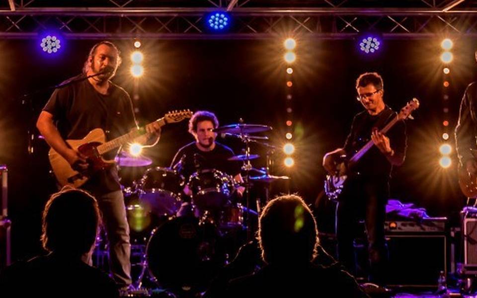 Hommage groupe téléphone