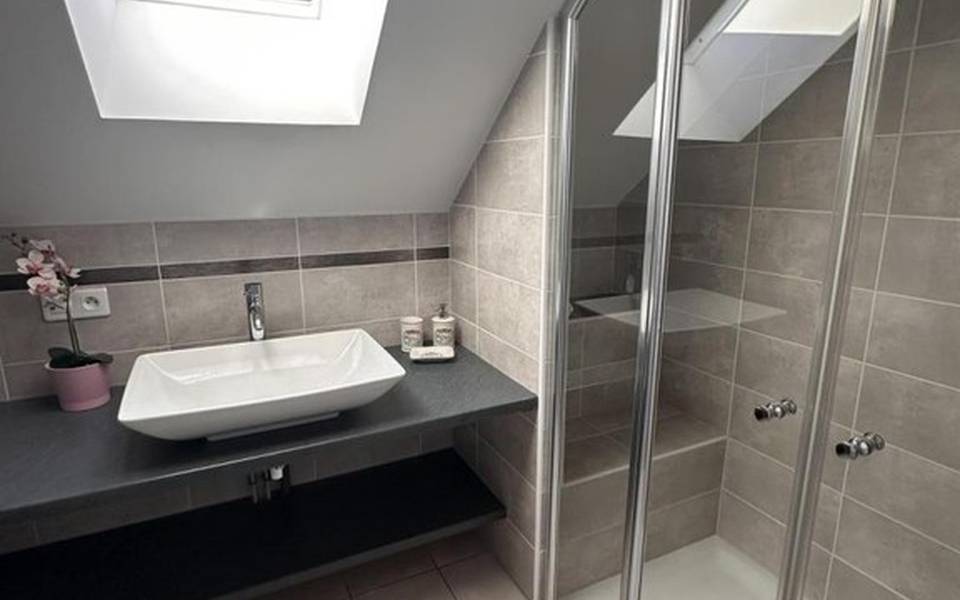 salle de bain et wc à l'étage